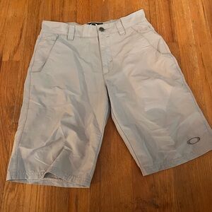 Oakley Men's Light Gray Flat Front Shorts